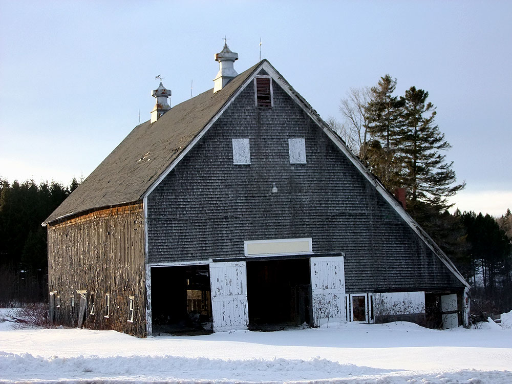 MeInMaine Blog » Maine Farm Barns, Like Dinosaurs, Going To Their Knees